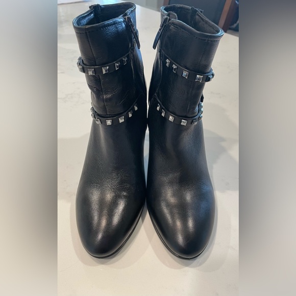 Ecco Women's Shape 75 Sleek Studded Boot , Black
Sz 6/6.5 - Picture 9 of 16